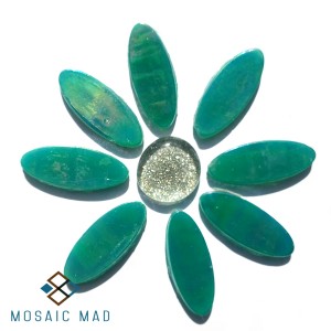 DAISY - GREEN Petals (8) with SILVER GLITTER Centre