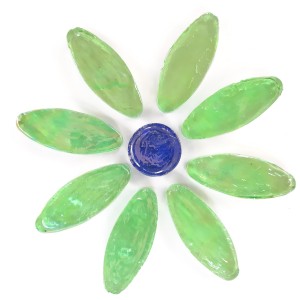 DAISY -  GREEN Petals (8) with BLUE Centre
