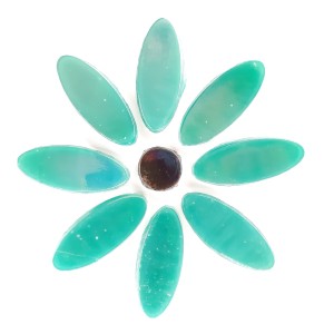 DAISY - GREEN Petals 8 with BLACK Centre